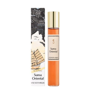Une Nuit Nomade - Une Nuit a Bali - Suma Oriental Duftroller mit goldenem Deckel und elegantem Etikett vor weißem Hintergrund
