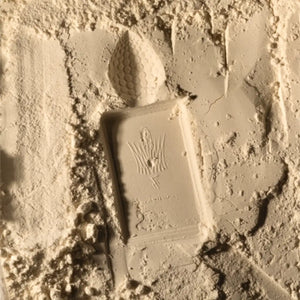 Stéphane Humbert Lucas 777 - Taklamakan kunstvoll im Sand eingearbeiteter Parfumflakon mit markantem Verschluss