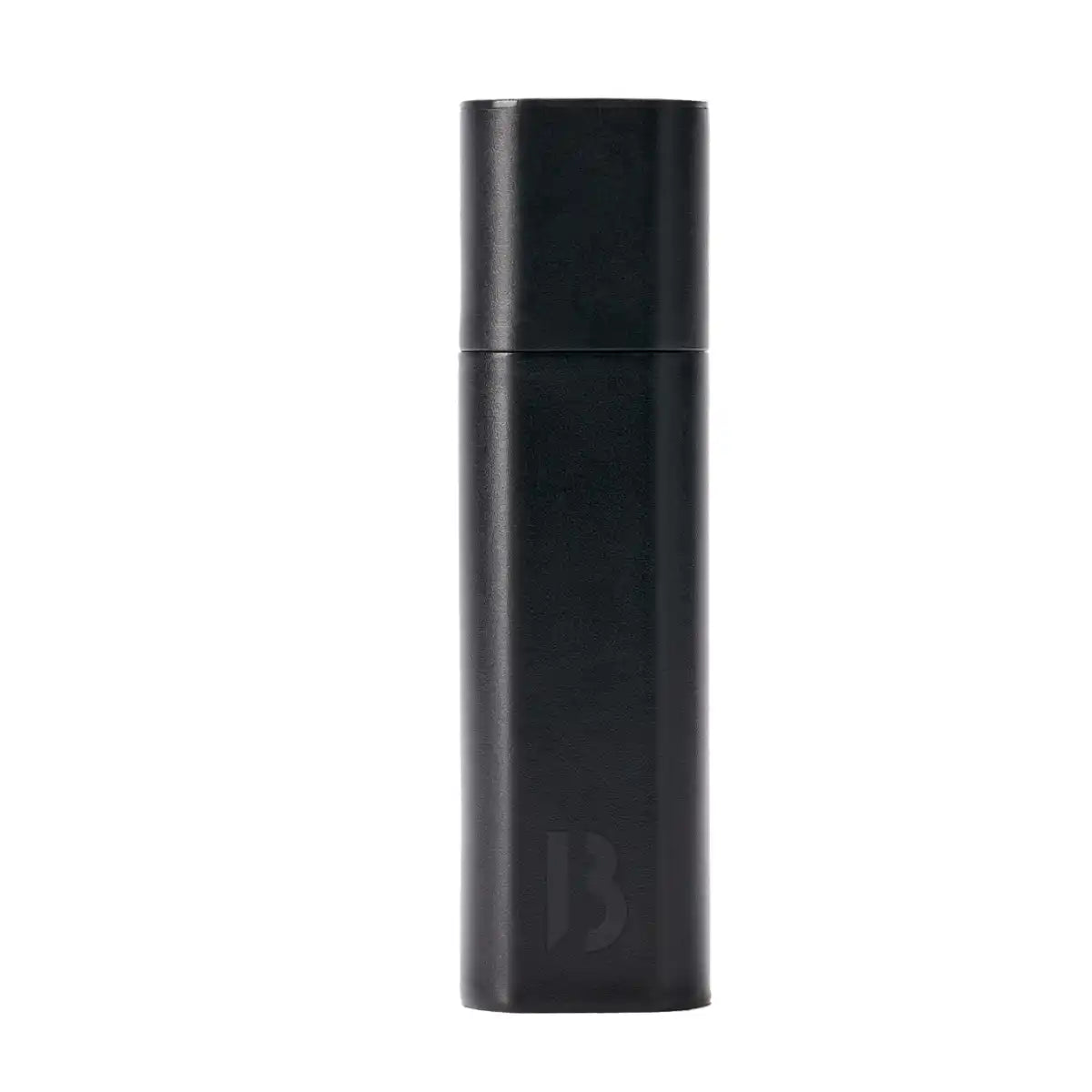 BYREDO - Leather Travel Case Black schlankes schwarzes Lederetui für 12-ml-Reiseflakon elegant präsentiert