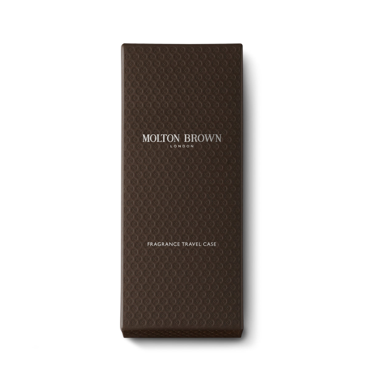 Molton Brown - Travel Case elegantes, dunkelbraunes Reiseetui mit geprägter Oberfläche und weißer Schrift vor weißem Hintergrund