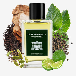Casa Far Niente - Tuscan Tea Parfumflakon mit natürlichen Duftnoten und frischen Kräutern vor weißem Hintergrund