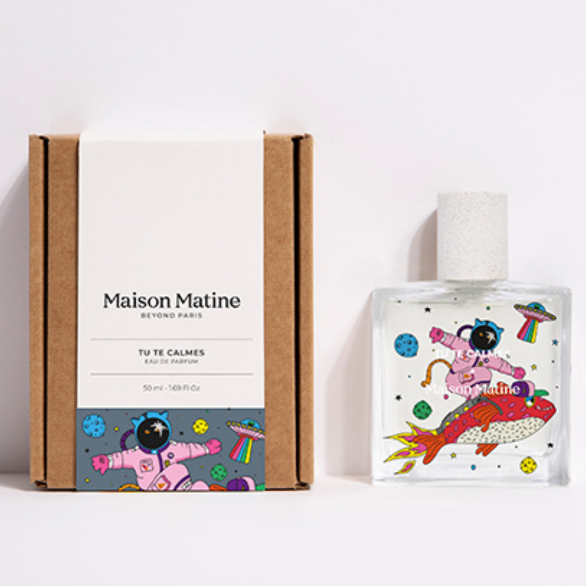 Maison Matine - Tu te Calmes Parfumflakon mit farbenfrohem Astronauten- und Weltraummotiv auf klarem Glas