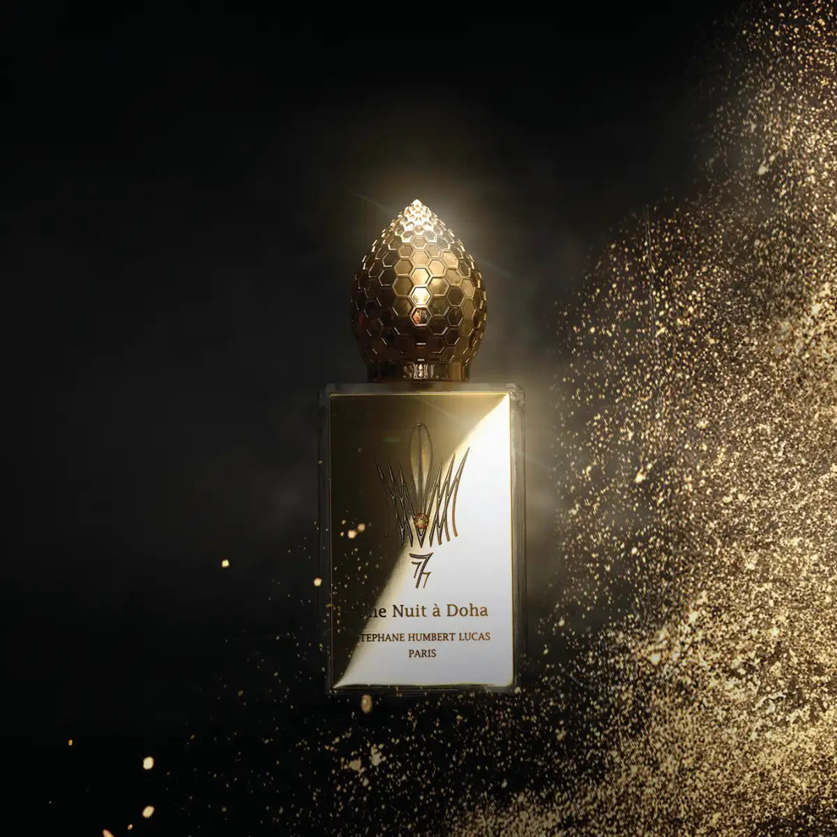 Stéphane Humbert Lucas 777 - Une Nuit à Doha Parfum mit goldenem Wabenmuster auf edlem Flakon vor dunklem Hintergrund