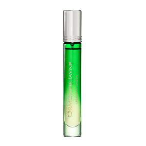 Ormonde Jayne - Vetiveria Parfumflakon in schlankem grünem Glas mit silbernem Verschluss auf weißem Hintergrund