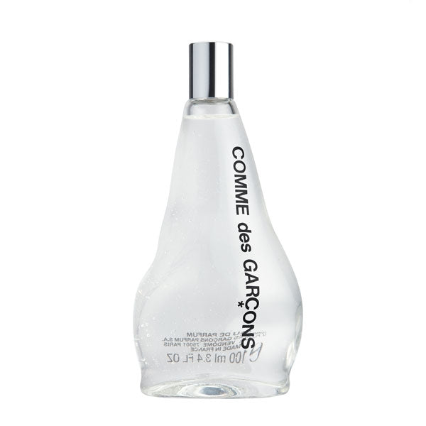 Comme des Garçons - Comme des Garçons Parfumflakon mit ungewöhnlicher, organischer Form und silbernem Verschluss vor weißem Hintergrund