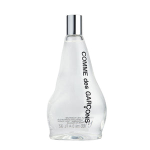 Comme des Garçons - Comme des Garçons Parfumflakon mit ungewöhnlicher, organischer Form und silbernem Verschluss vor weißem Hintergrund