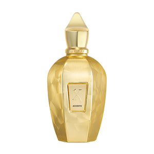 Xerjoff - Vibe - Accento Overdose goldener Parfumflakon mit facettiertem Design und markanter Kappe auf weißem Hintergrund