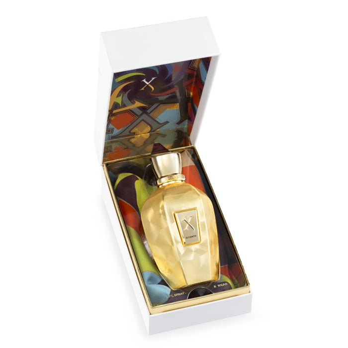Xerjoff - Vibe - Accento Overdose goldener Flakon in edler Geschenkbox mit farbenfrohem Innenmotiv vor weißem Hintergrund