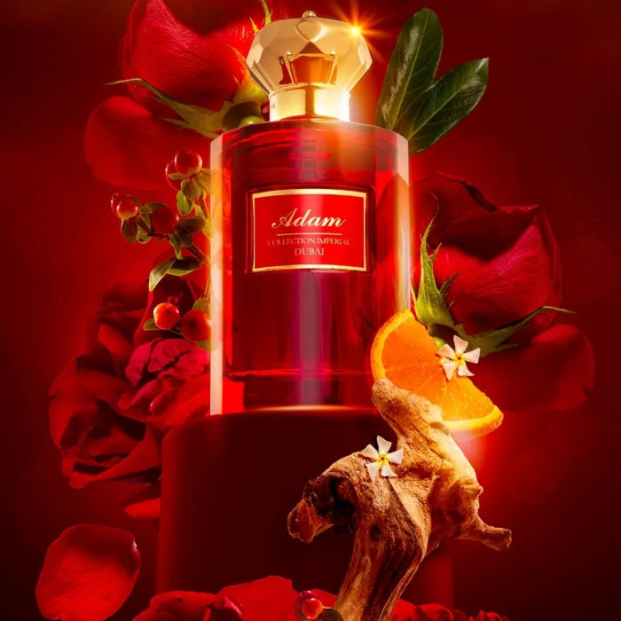 Imperial Parfums - Adam roter Flakon mit königlichem goldfarbenem Verschluss umgeben von Blumen und Gewürzen luxuriös präsentiert