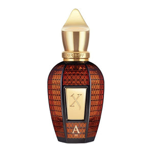 Xerjoff - Oud Stars - Alexandria III Parfumflakon mit goldfarbenem Verschluss und dekorativem Muster in Bernsteinfarben