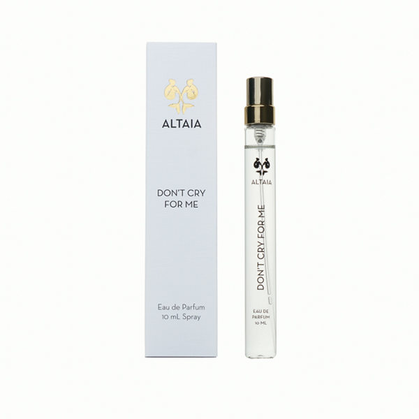 Altaia - Don't Cry For Me Parfumspray mit klarem Flakon und goldfarbenem Zerstäuber vor weißem Hintergrund