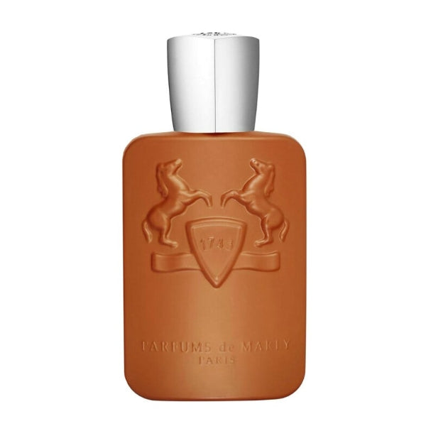 Parfums de Marly - Althaïr zeigt Flakon in warmem Braun mit erhabenen Pferdemotiven und silbernem Verschluss, elegant und modern