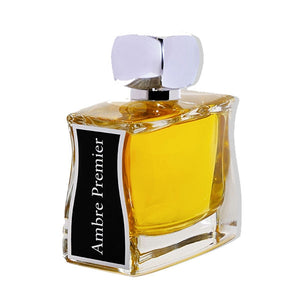 Jovoy - Ambre Premier Parfumflakon mit klarem Glas und bernsteinfarbener Flüssigkeit vor hellem Hintergrund