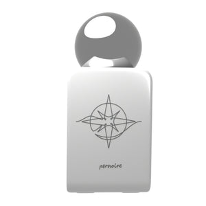 Pernoire - Odus Collection - Anelo zeigt weißen Flakon mit maritim inspiriertem Symbol und rundem silbernem Verschluss
