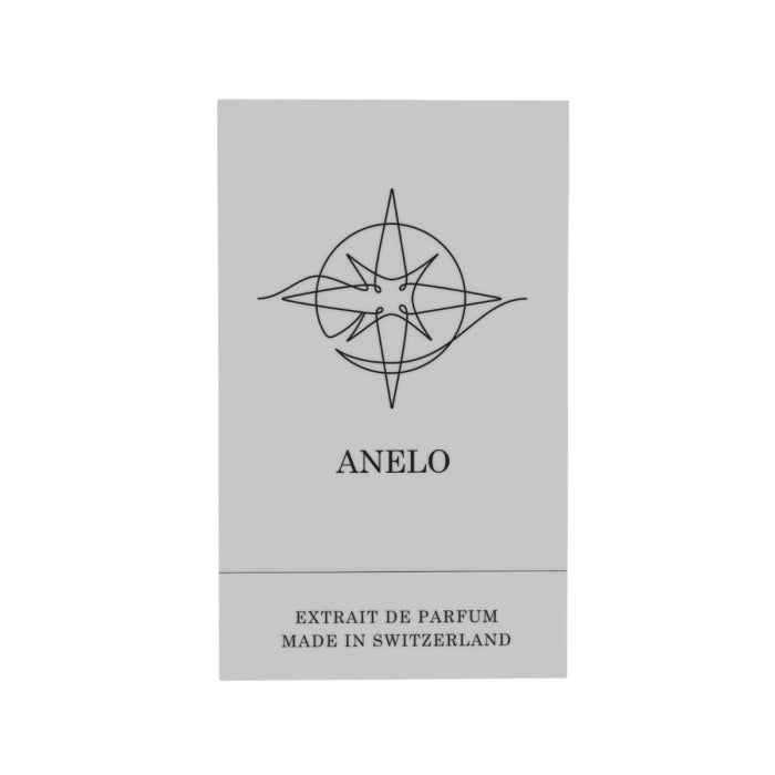 Pernoire - Odus Collection - Anelo zeigt minimalistisches Logo mit Kompasssymbol auf schlichtem grauem Hintergrund