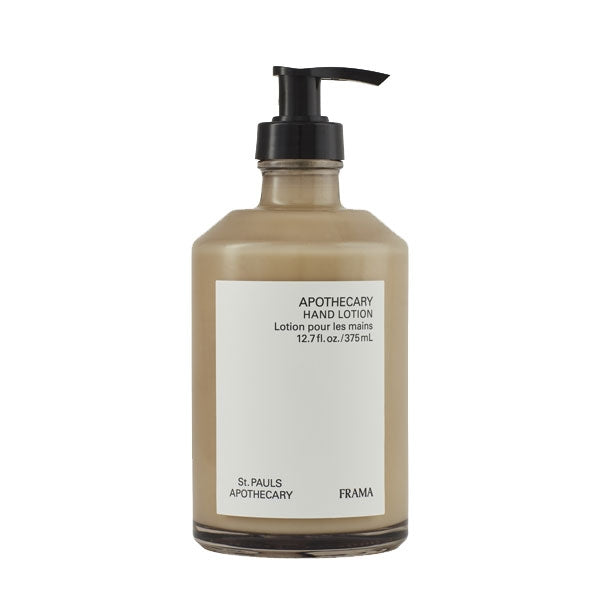FRAMA - Apothecary - Hand Lotion in elegantem Glasbehälter mit schwarzem Pumpspender vor weißem Hintergrund
