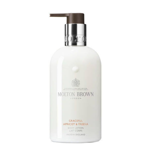 Molton Brown - Graceful Apricot & Freesia Body Lotion in weißem Spender mit elegantem silbernem Verschluss und braunem Pumpkopf