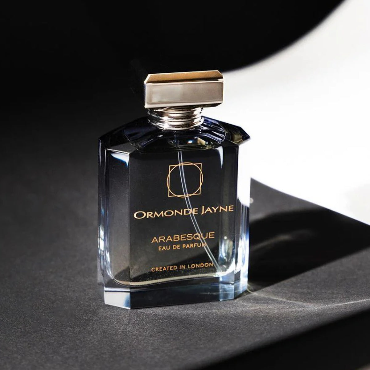 Ormonde Jayne - Arabesque Parfümflakon mit klar facettiertem Glas und schlichter silberner Verschlusskappe in elegantem Stil