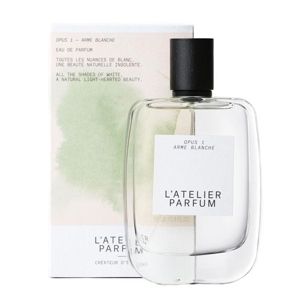 L'Atelier Parfum - Opus 1 - Arme Blanche klare Flasche mit schwarzem Verschluss und dezenter Verpackung in Pastelltönen
