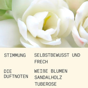 L'Atelier Parfum - Opus 1 - Arme Blanche zeigt zarte weiße Blüten in sanfter Nahaufnahme mit natürlicher Eleganz.
