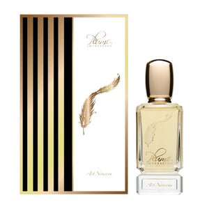 Plume Impression - Art Nouveau Parfumflakon mit goldfarbenem Verschluss und eleganter Feder-Dekoration vor weißem Hintergrund