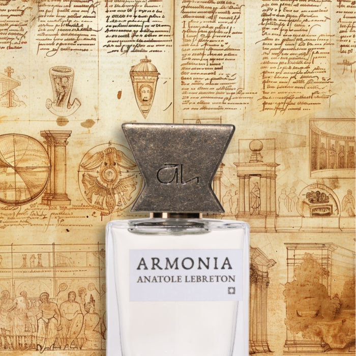 Anatole Lebreton - Artefacts - Armonia Parfumflakon mit markantem Metallverschluss vor historischer Zeichnung