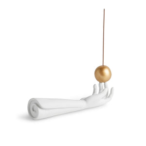 L'Objet - Atlas Incense Holder aus feinem Porzellan mit Biskuit-Finish und handbemaltem goldenen Kugeldetail