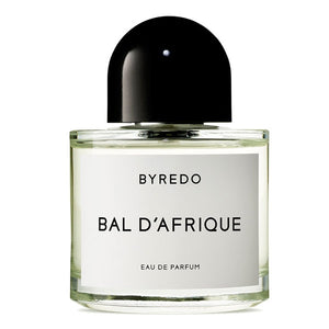 Byredo - Bal d'Afrique klarer Flakon mit weißem Etikett und schwarzem rundem Verschluss vor weißem Hintergrund