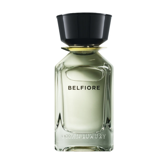 Omanluxury - Belfiore Parfümflakon mit klarem, elegantem Design und schwarzem Verschluss vor weißem Hintergrund