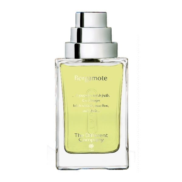 The Different Company - Bergamote eleganter Parfumflakon mit klarem rechteckigem Glas und silberfarbenem Sprühkopf vor weißem Hintergrund