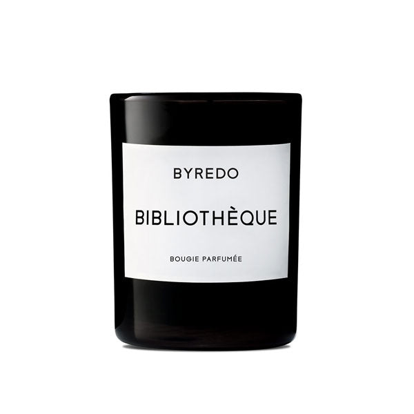 Byredo - Bibliothèque - Bougie Parfumée in schlicht schwarzem Glas mit weißem Etikett und klarer Typografie
