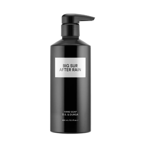 D.S. & Durga - Big Sur After Rain - Hand Soap in schwarzem Pumpflakon mit schlichtem weißem Etikett, 400 ml Volumen