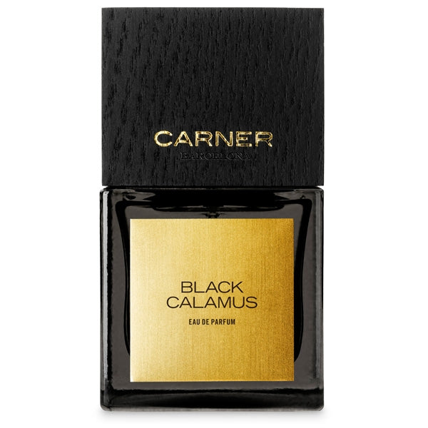 Carner Barcelona - Black Collection - Black Calamus Parfumflakon mit schwarzem Holzverschluss und goldenem Label vor weißem Hintergrund