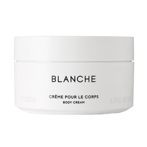 Byredo - Blanche - Body Cream im minimalistischen weißen Tiegel mit schlichter schwarzer Schrift auf hellem Hintergrund