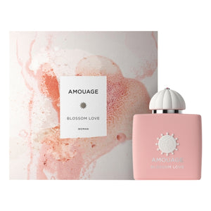 Amouage - Blossom Love Parfümflakon in zartem Rosé mit dekorativem weißen Verschluss und edler Verpackung