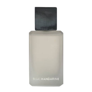 Parfumerie Particulière - Blue Mandarine minimalistischer Glasflakon mit mattem Finish und schwarzem Deckel vor weißem Hintergrund