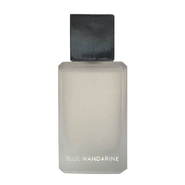 Parfumerie Particulière - Blue Mandarine minimalistischer Glasflakon mit mattem Finish und schwarzem Deckel vor weißem Hintergrund