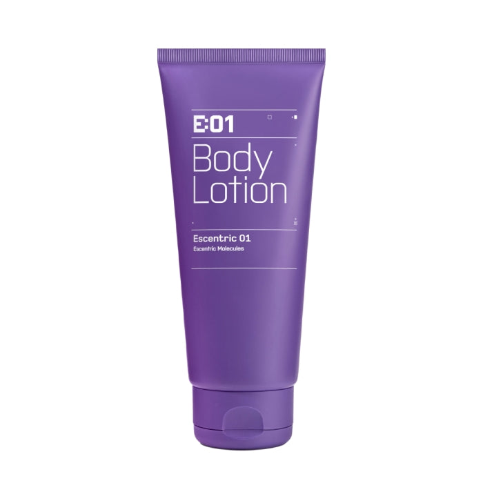 Escentric Molecules - Escentric 01 - Body Lotion in violettem Design mit sinnlichem Duft für gepflegte Haut.