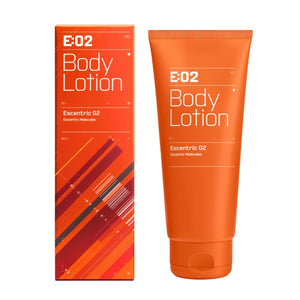 Escentric Molecules - Escentric 02 - Body Lotion in lebendiger oranger Verpackung mit belebendem Ambroxan-Duft