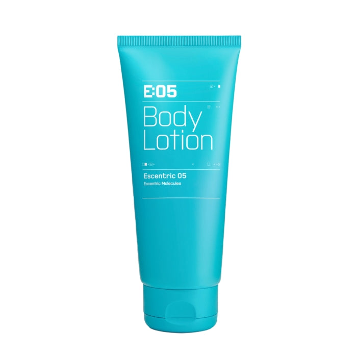 Escentric Molecules - Escentric 05 - Body Lotion in türkisfarbenem Design mit warmer Cashmeran- und Bergamottenote für sanfte Pflege