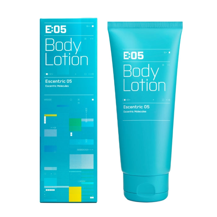 Escentric Molecules - Escentric 05 - Body Lotion in türkisfarbenem Design mit warmer Cashmeran- und Bergamottenote für pflegende Entspannung