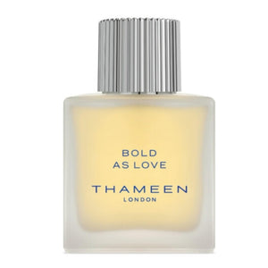 Thameen - Britologne Collection - Bold as Love Parfümflakon mit mattiertem Glas und silbernem geriffeltem Verschluss vor weißem Hintergrund