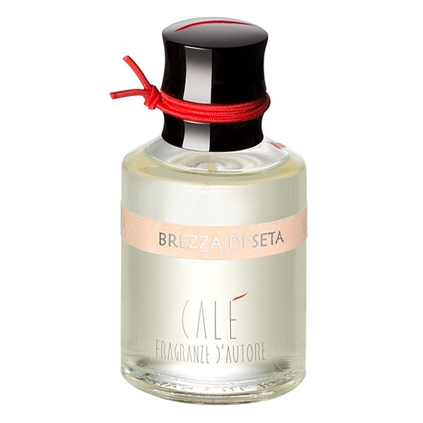 Calé Fragranze d'Autore - Brezza di Seta Flakon mit rotem Band und hellbeigem Etikett auf weißem Hintergrund