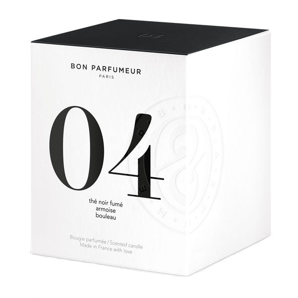 Bon Parfumeur - Candle 04 weiße Verpackung mit schwarzer Zahl und dezentem Design vor hellem Hintergrund