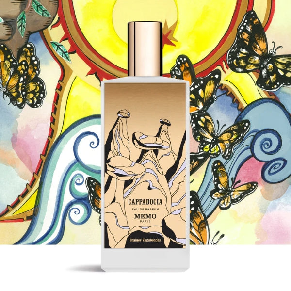 Memo Paris - Cappadocia Parfumflakon mit surrealistischem Design vor farbenfrohem Hintergrund mit Schmetterlingen