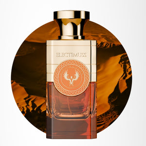 Electimuss - Caspian Cherry Parfumflakon mit goldfarbenem Verschluss und tief orangem Glas vor wüstenartigem Hintergrund