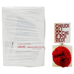 Filippo Sorcinelli - Unum - chiudi gli occhi e poi vedi Flakon mit rotem Pompon und besonderem Deckel vor weißem Hintergrund