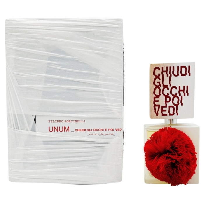 Filippo Sorcinelli - Unum - chiudi gli occhi e poi vedi Flakon mit rotem Pompon und besonderem Deckel vor weißem Hintergrund