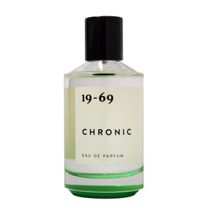 19-69 - Chronic Parfumflakon mit klarer Flüssigkeit und schlichtem Etikett vor weißem Hintergrund