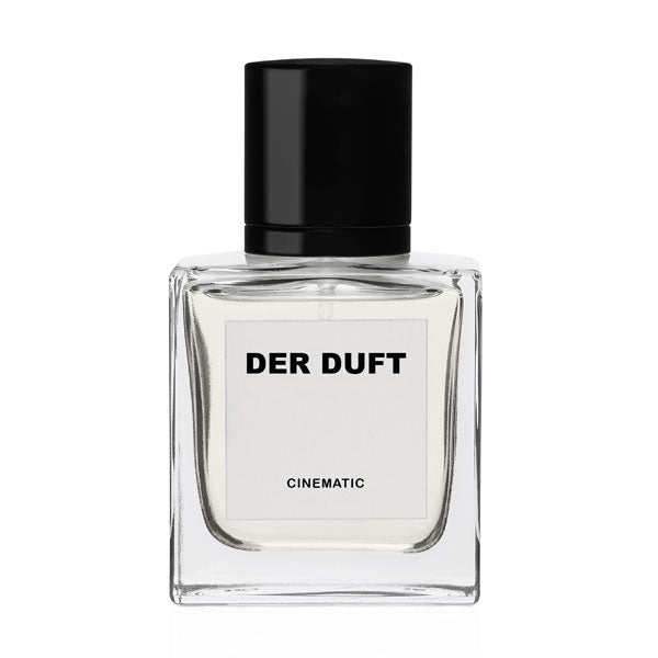 DER DUFT - Cinematic Parfumflakon mit klarem Glas, schwarzem Verschluss und schlichter weißer Etikettgestaltung vor weißem Hintergrund